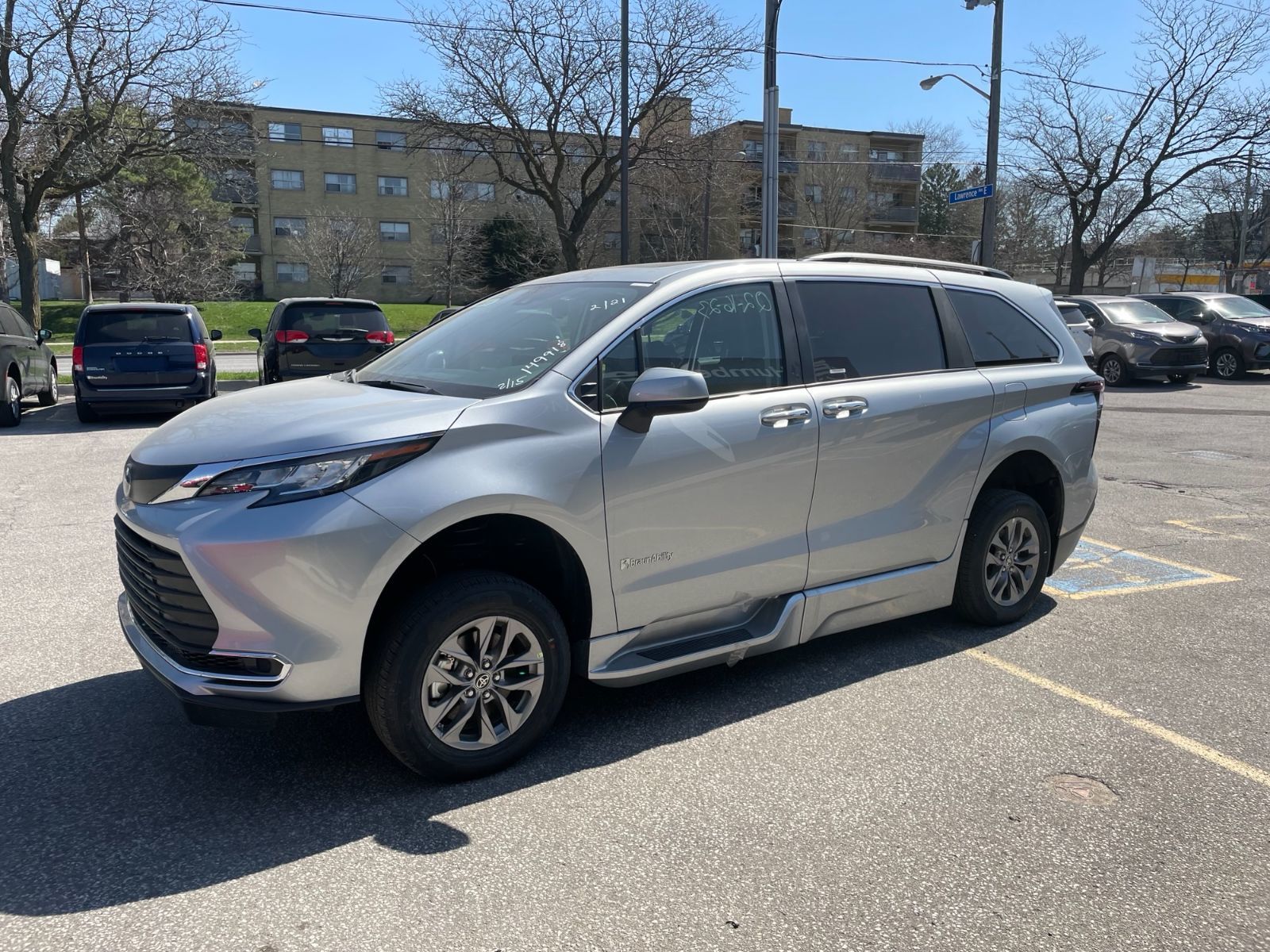 2024 Toyota Sienna – Braun Power Infloor - Available to Order